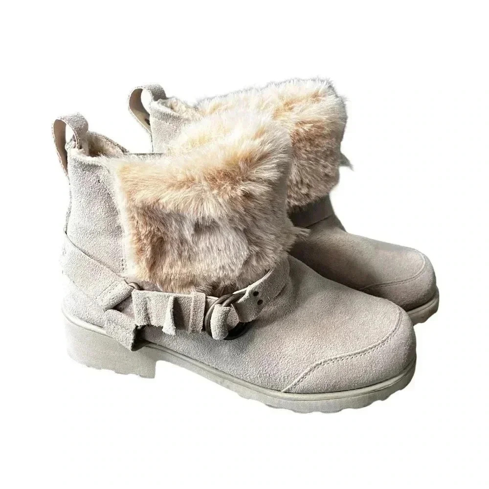 BEARPAW@ Roxy Suede Moto Boot NeverWet Size 8, tan, worn 1 time, preowned